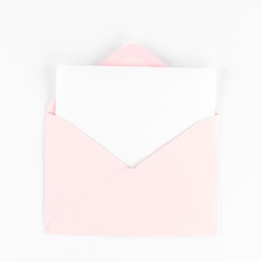 Zarfı beyaz kağıtla aç