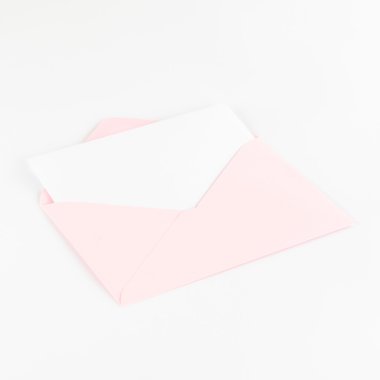 Zarfı beyaz kağıtla aç