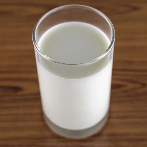 Leche en un vaso —  Fotos de Stock