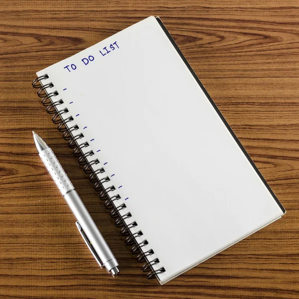 Notebook en pen met word te doen lijst — Stockfoto