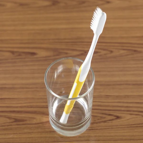 Tandenborstel in glas — Stockfoto