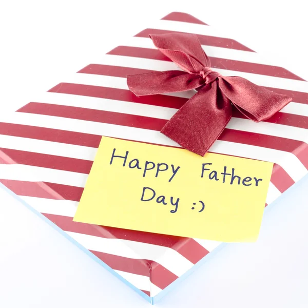 Caja de regalo con tarjeta escribir feliz día del padre palabra — Foto de Stock