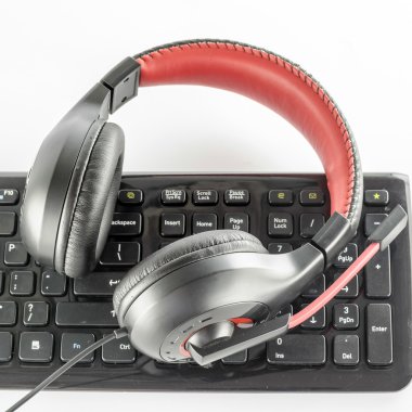 klavye bilgisayar ve kulaklık
