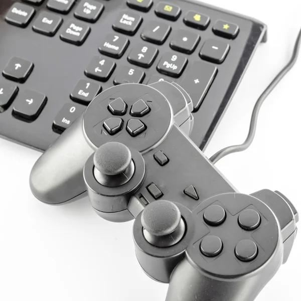 Teclado computador e controlador de jogo — Fotografia de Stock