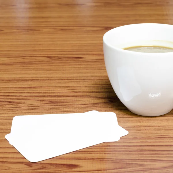 コーヒー カップと名刺 — ストック写真