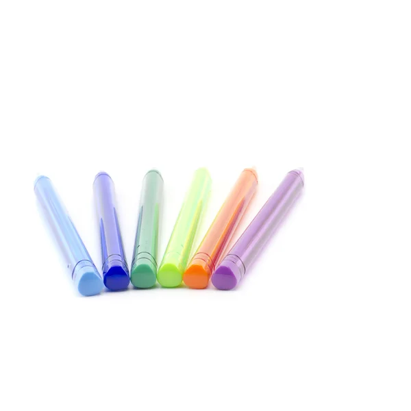 Stylos colorés isolés sur blanc — Photo