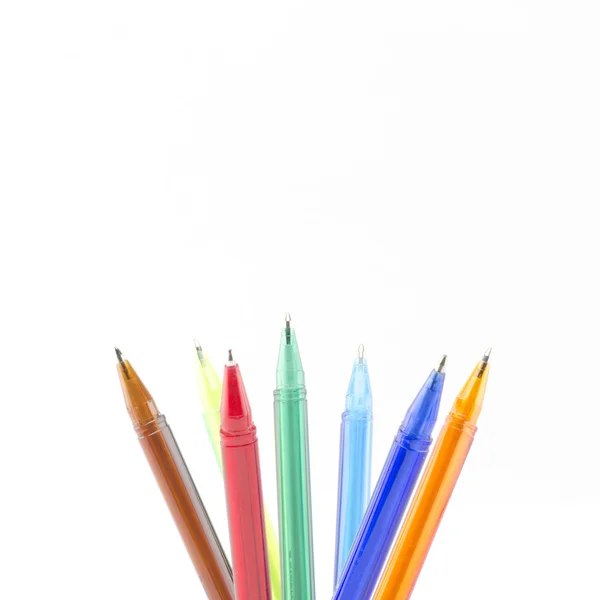 Stylos colorés isolés sur blanc — Photo