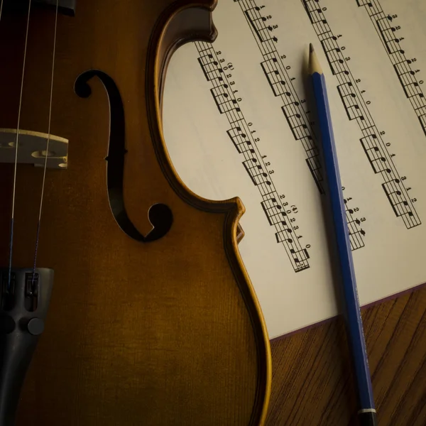 Violín en estilo vintage —  Fotos de Stock