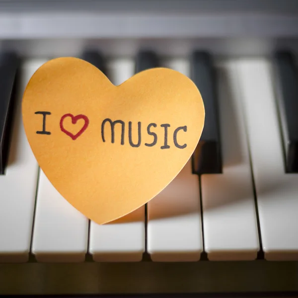 Klavír a srdce — Stock fotografie
