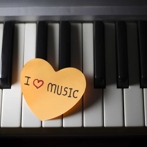 Piyano ve kalp — Stok fotoğraf