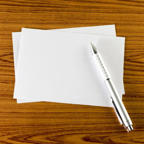 Stilou cu hârtie albă — Fotografie, imagine de stoc