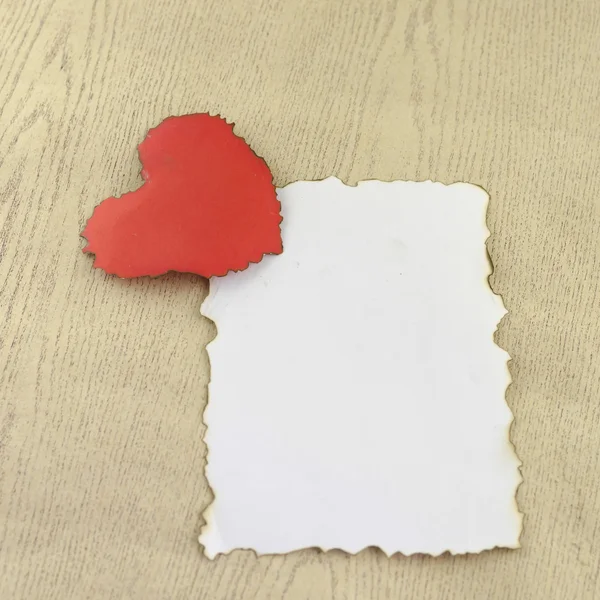 Corazón y papel blanco —  Fotos de Stock