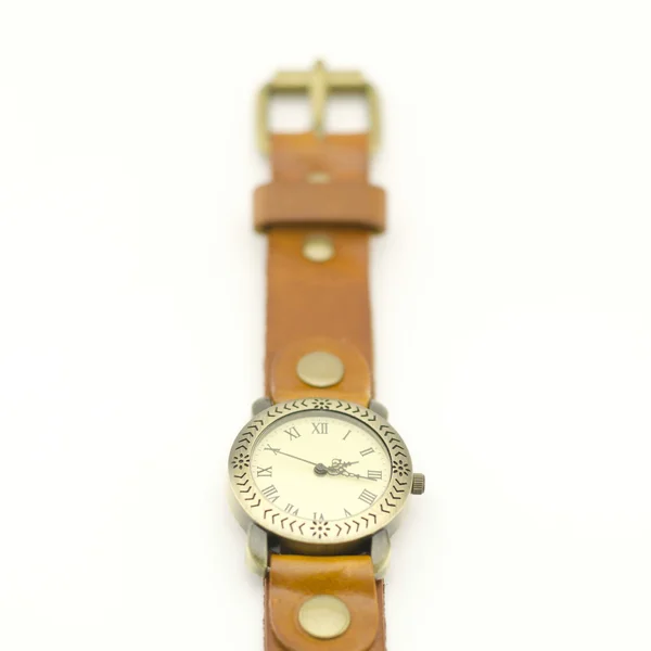 Reloj de pulsera clásico aislado en blanco — Foto de Stock