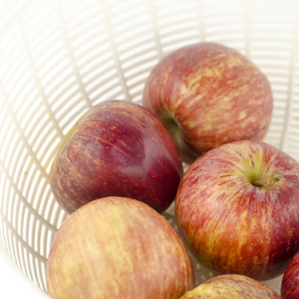 Manzana aislada en blanco — Foto de Stock