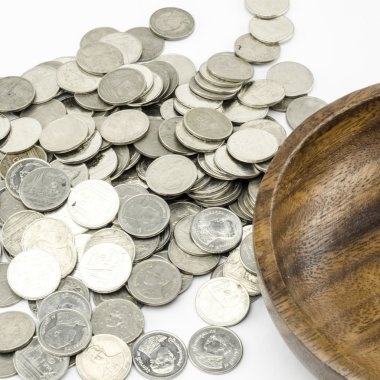 Gümüş sikke üzerinde beyaz izole