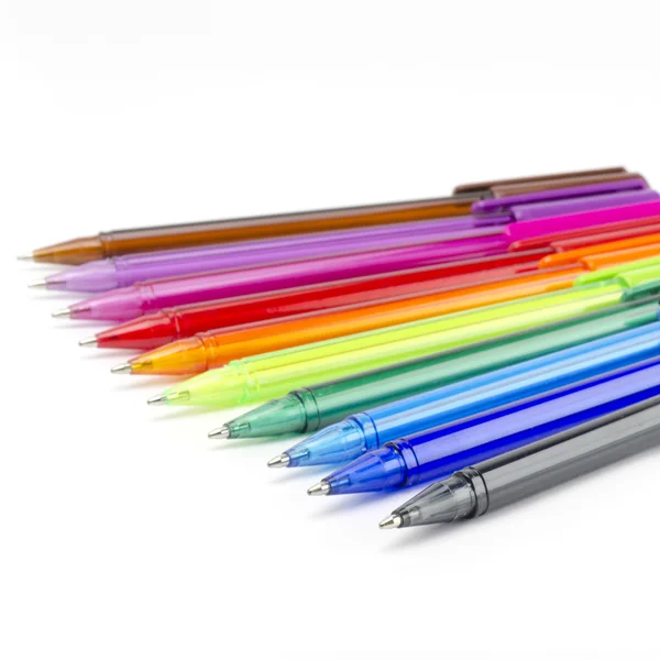 Kleurrijke pennen geïsoleerd op wit — Stockfoto