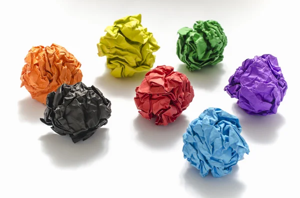 色の紙を丸めてボールのグループ — ストック写真
