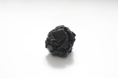 bir beyaz renk buruşuk kağıt topu