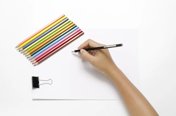 다채로운 연필와 검은 연필와 왼손 손 — 스톡 사진