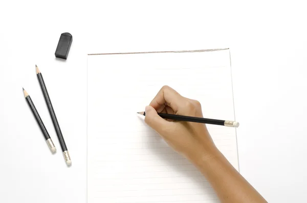 Hand skriver med svart penna på papper — Stockfoto