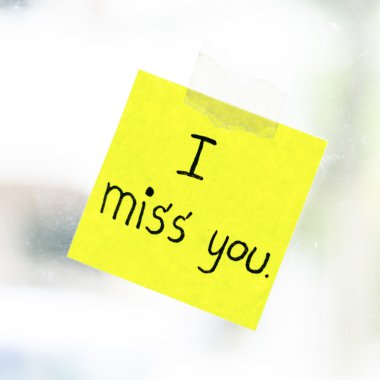 Yapışkan notu üzerinde kelime özledim