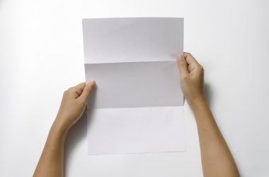 iki holding kağıt eller kadın