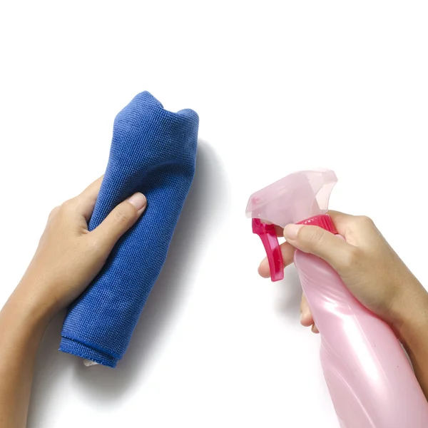 Pulizia a mano con bottiglia spray e straccio blu — Foto Stock