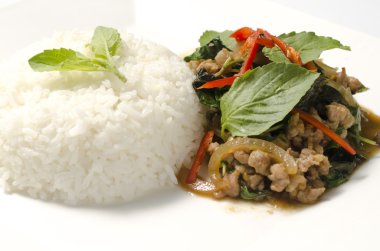 Kızarmış domuz eti ve fesleğenli pilav.