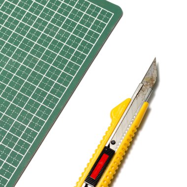 kesici bıçak kesme tahtası üzerinde