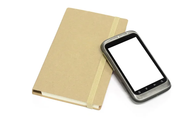 Smartphone utilisé avec carnet de notes — Photo