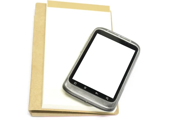 Smartphone usado com livro de notas — Fotografia de Stock