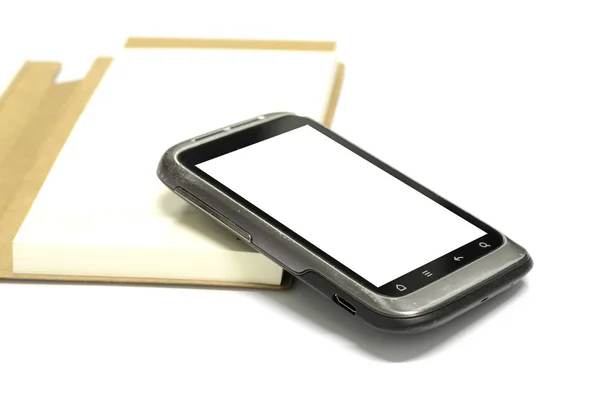 Smartphone usato con taccuino — Foto Stock