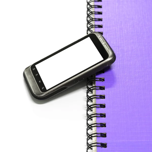 Smartphone op Opmerking boek — Stockfoto