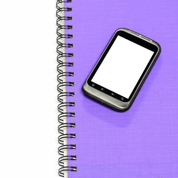 Smartphone no caderno. — Fotografia de Stock