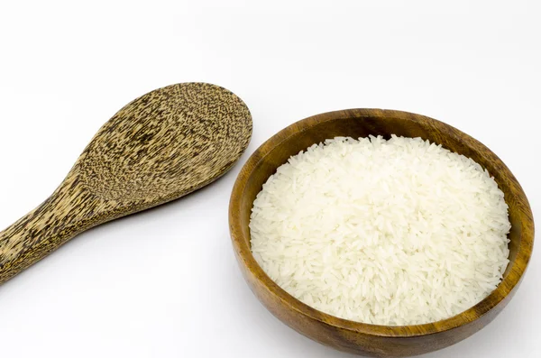 Рис на деревянной чаше — стоковое фото