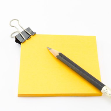 kalem ile turuncu yapışkan not