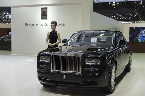 BANGKOK, TAILÂNDIA - 4 DE ABRIL: Novo carro clássico marca Rolls-Royce — Fotografia de Stock