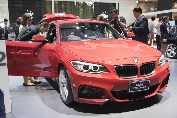 BANGKOK, TAILANDIA - 4 DE ABRIL: Automóvil BMW el 4 de abril de 2015 en el 36º — Foto de Stock