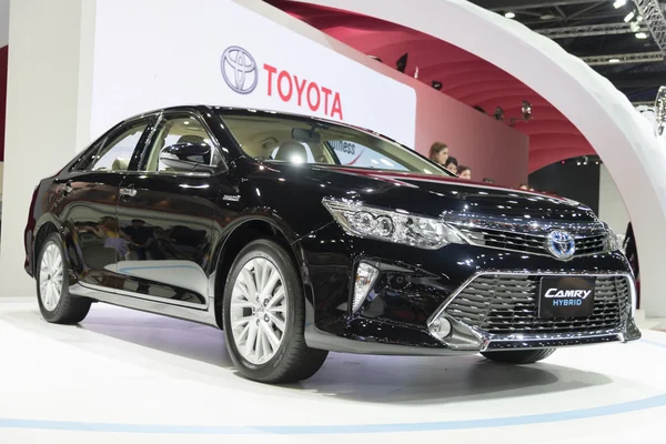 BANGKOK, TAILANDIA - 4 DE ABRIL: nuevo show de toyota camry el 4 de abril — Foto de Stock