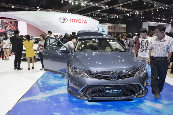 Bangkok, thailand - 4. april: neue toyota camry show am 4. april — Stockfoto