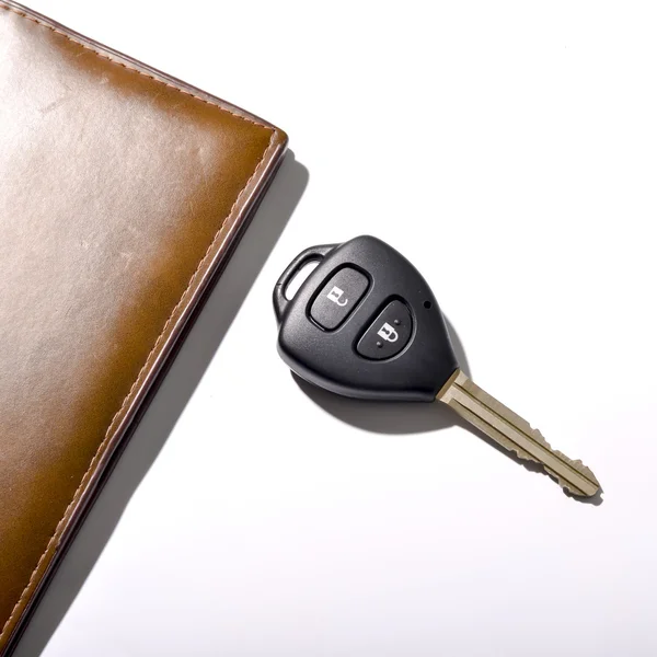 Llave del coche con cartera —  Fotos de Stock