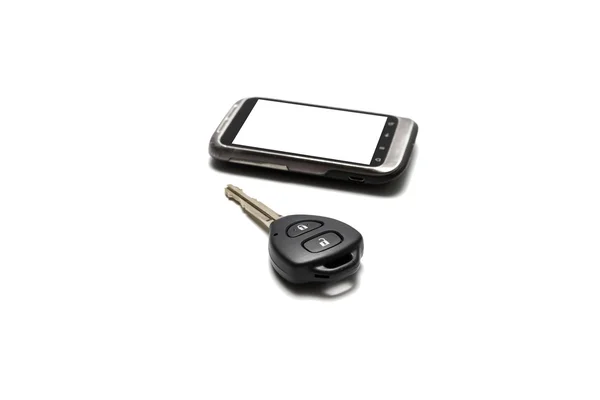 车钥匙，用智能手机 — 图库照片