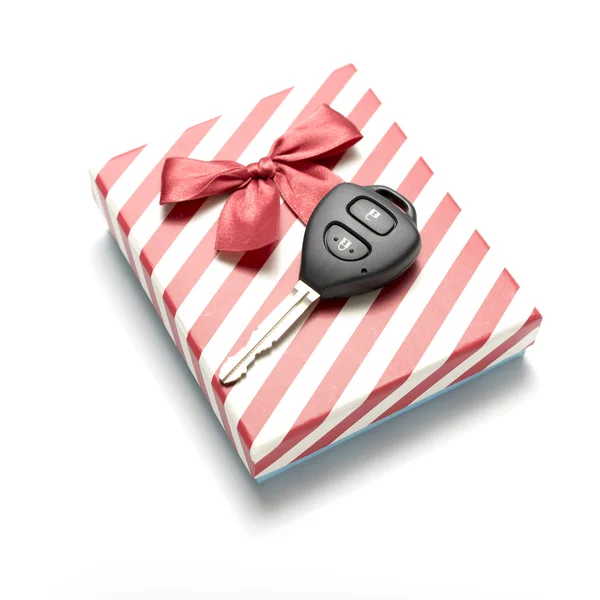 Car key and gift box — Stock Photo, Image