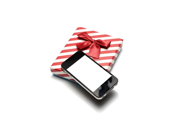 Смартфон і подарункова коробка — стокове фото