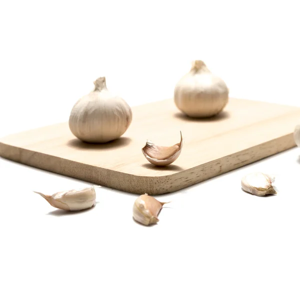 Knoblauch am Schneidebrett — Stockfoto