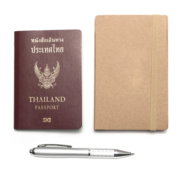 Pasaporte con cuaderno y bolígrafo — Foto de Stock