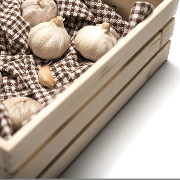 Ajo en caja de madera — Foto de Stock