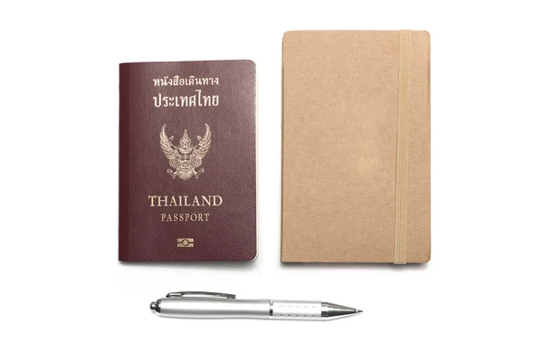 Passport met notebook en pen — Stockfoto