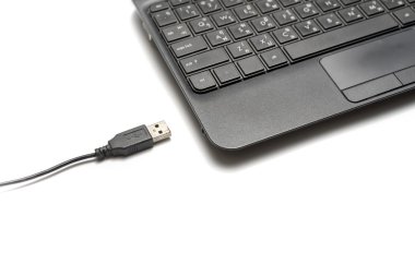 USB kablosu ve dizüstü