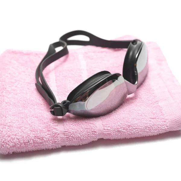 Полотенца и очки для плавания — стоковое фото
